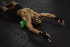 6 tips for a speedy muscle recovery after a heavy workout - foam rolling